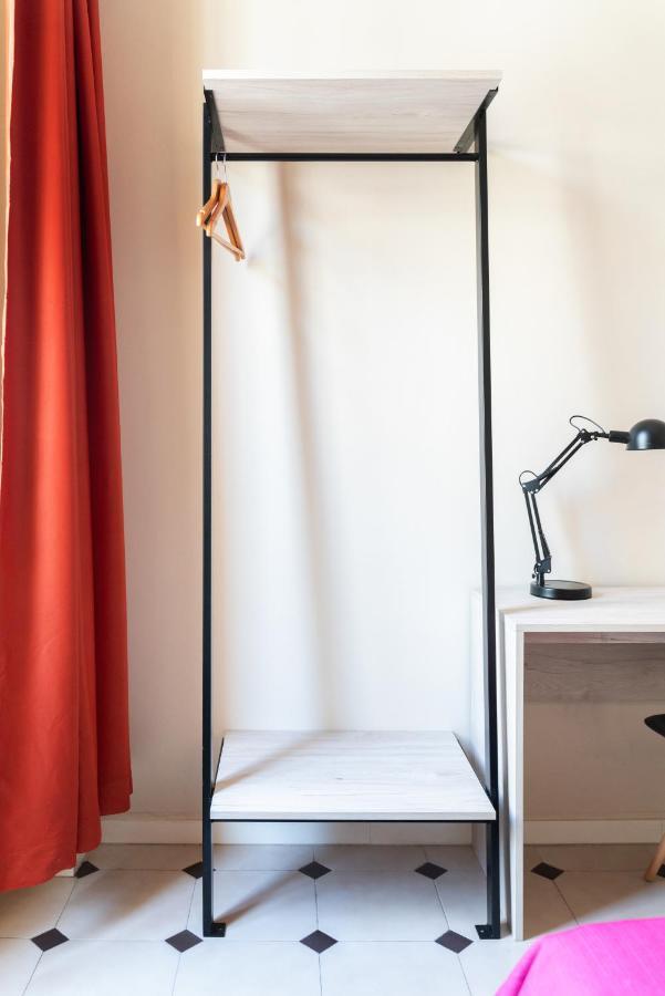 Standard Twin Room with Shared Bathroom,1214585449:JPEG