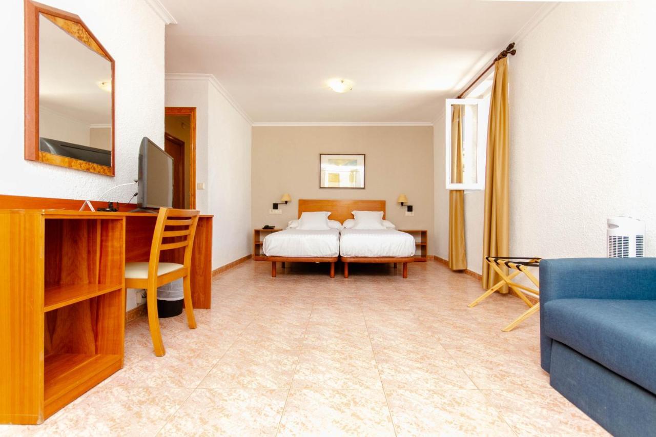 Family Room,986736517:JPEG
