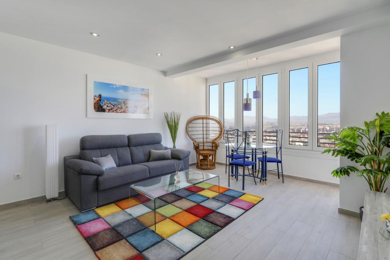 One-Bedroom Apartment with Mountain View 28th floor