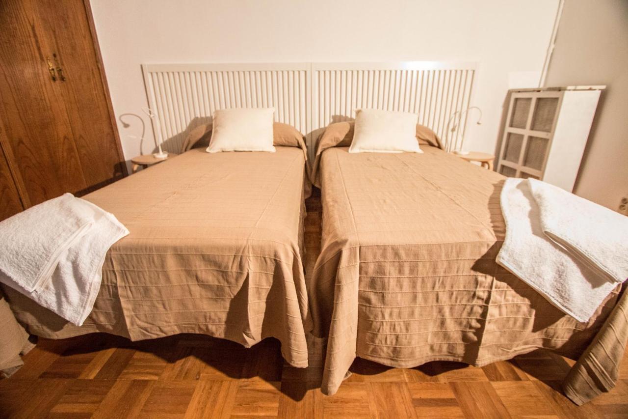 Twin Room 2 Beds with Shared Bathroom