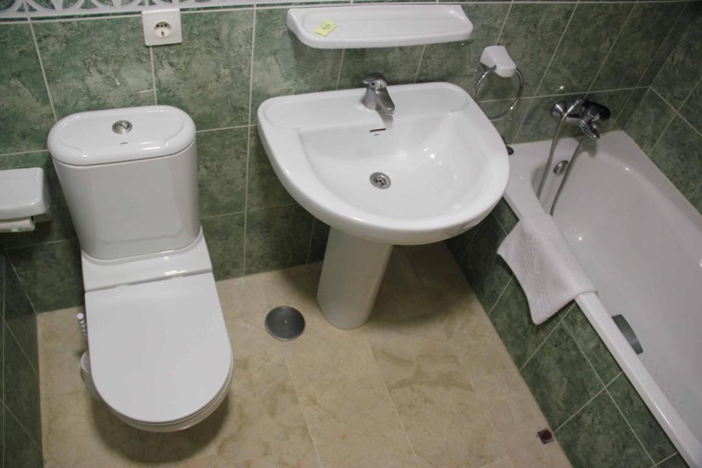 One-Bedroom Apartment (2 - 4 Adults),11059900:JPEG