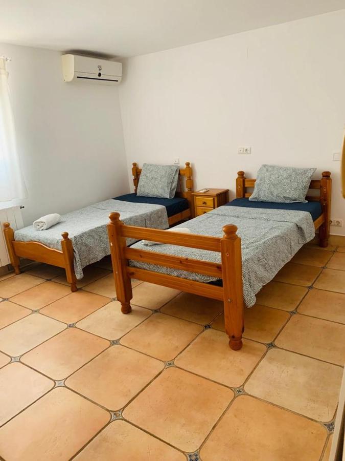 Habitación Triple Básica con baño compartido