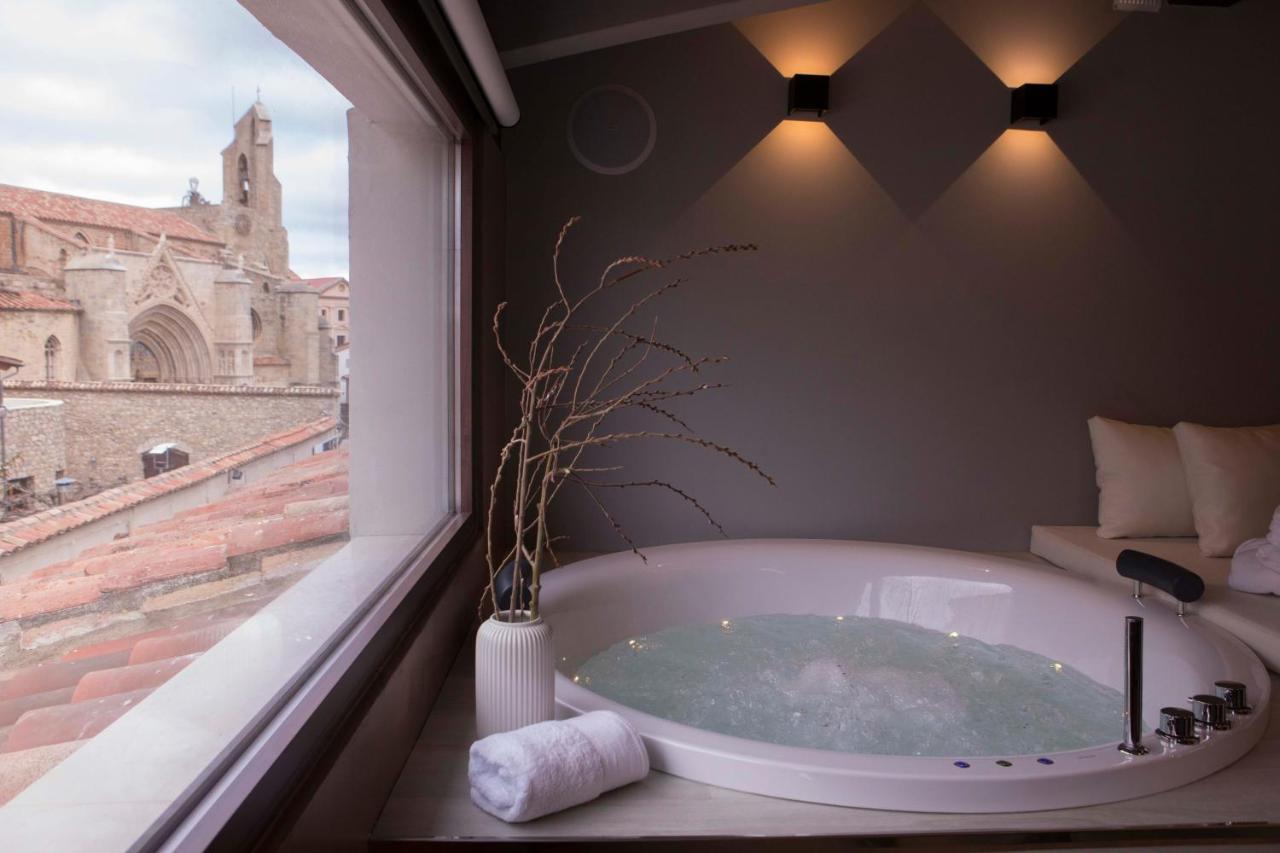 King Suite Spa Bath 4