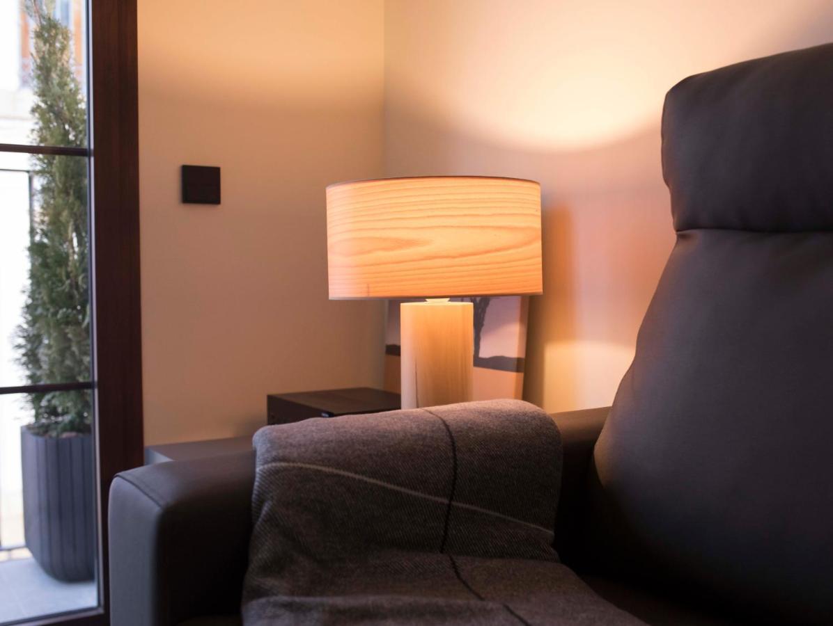 Deluxe King Suite 1