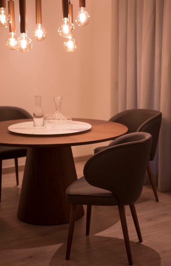 Deluxe King Suite 1