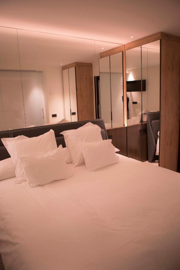 Deluxe King Suite 1