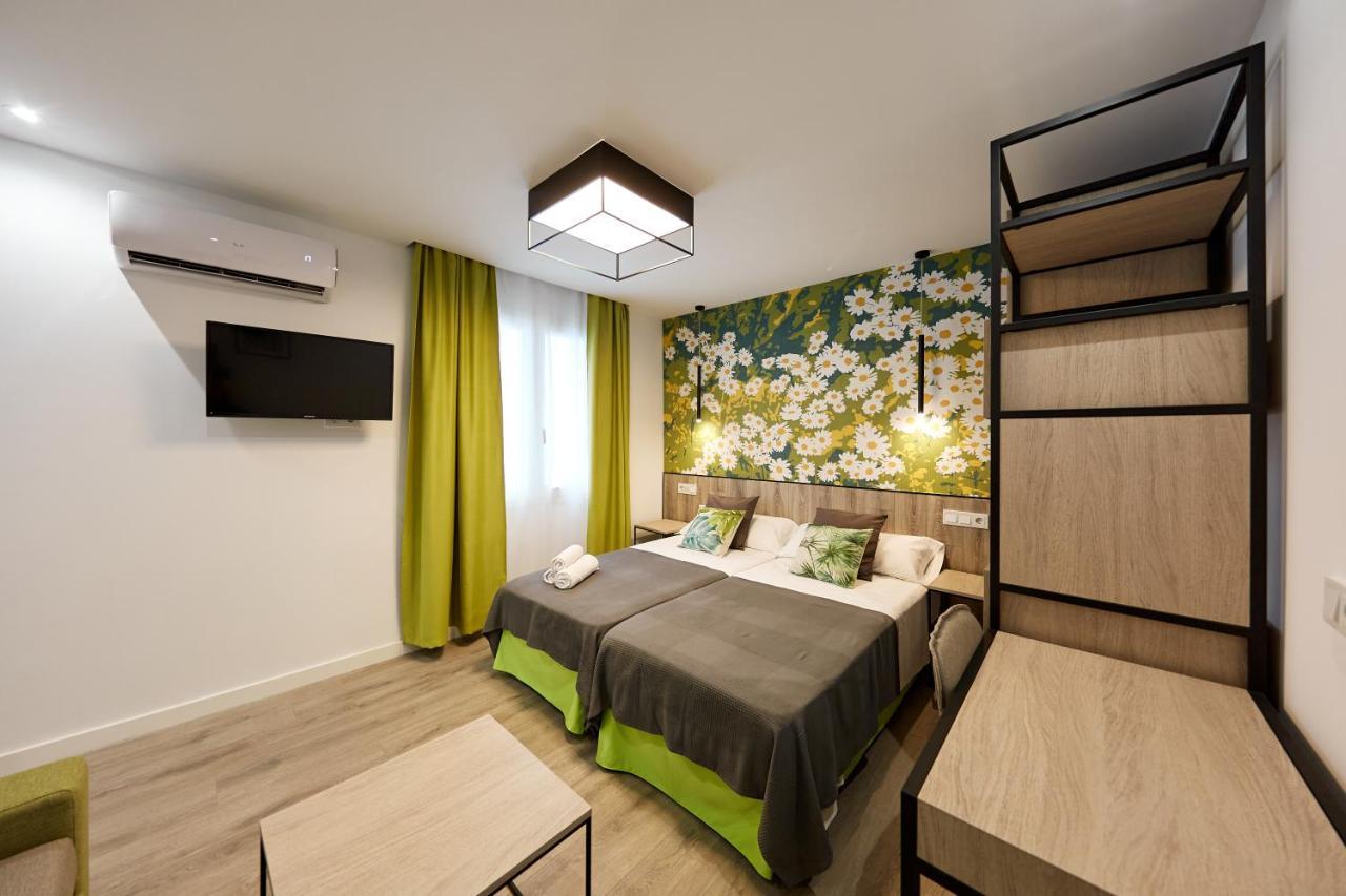 Family Room,1176717517:JPEG