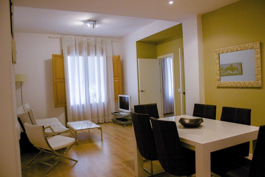 Two-Bedroom Apartment Balcony,23515752:JPEG