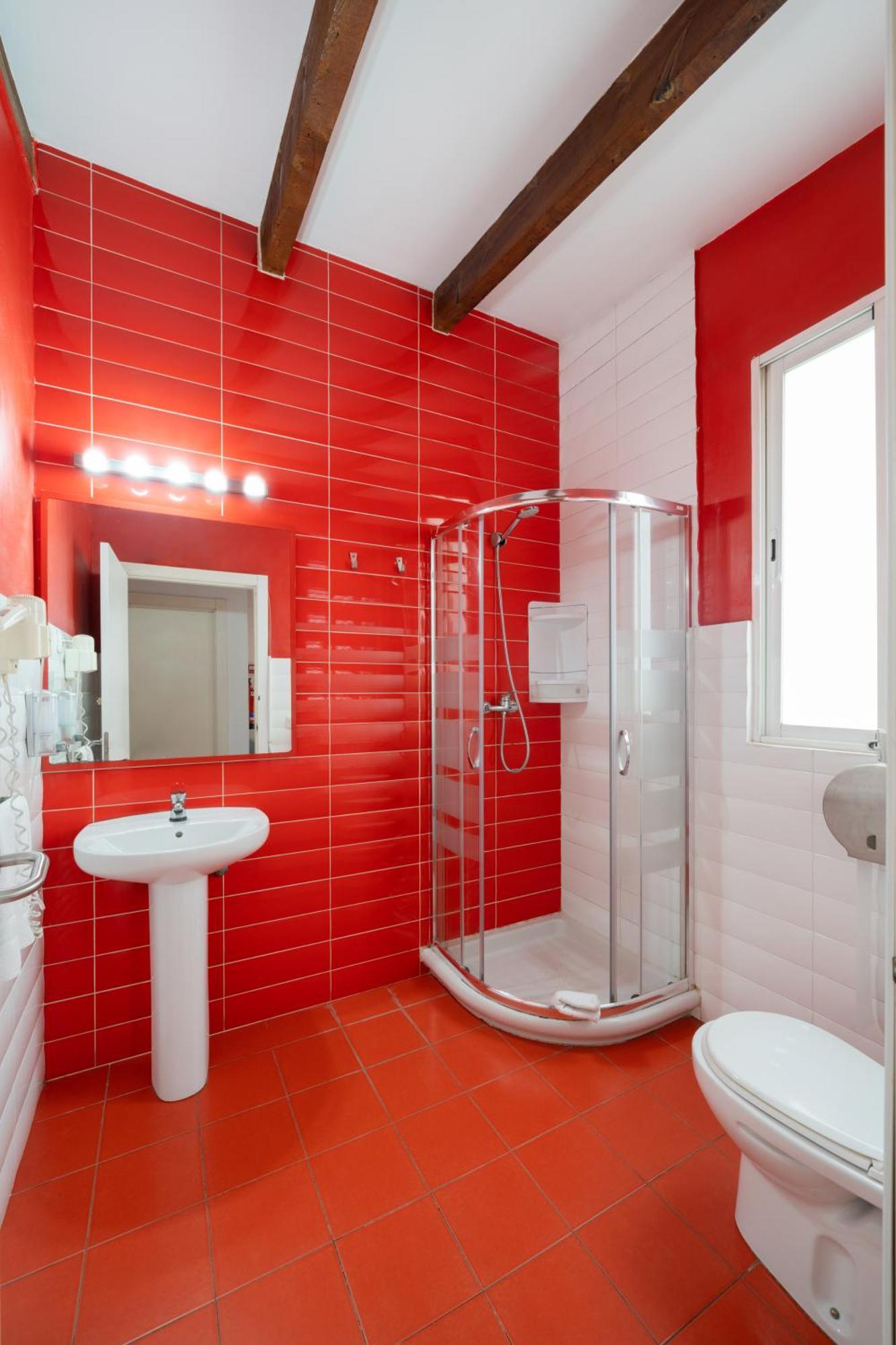 Single Bed Mixed Dormitory Room Private Bathroom