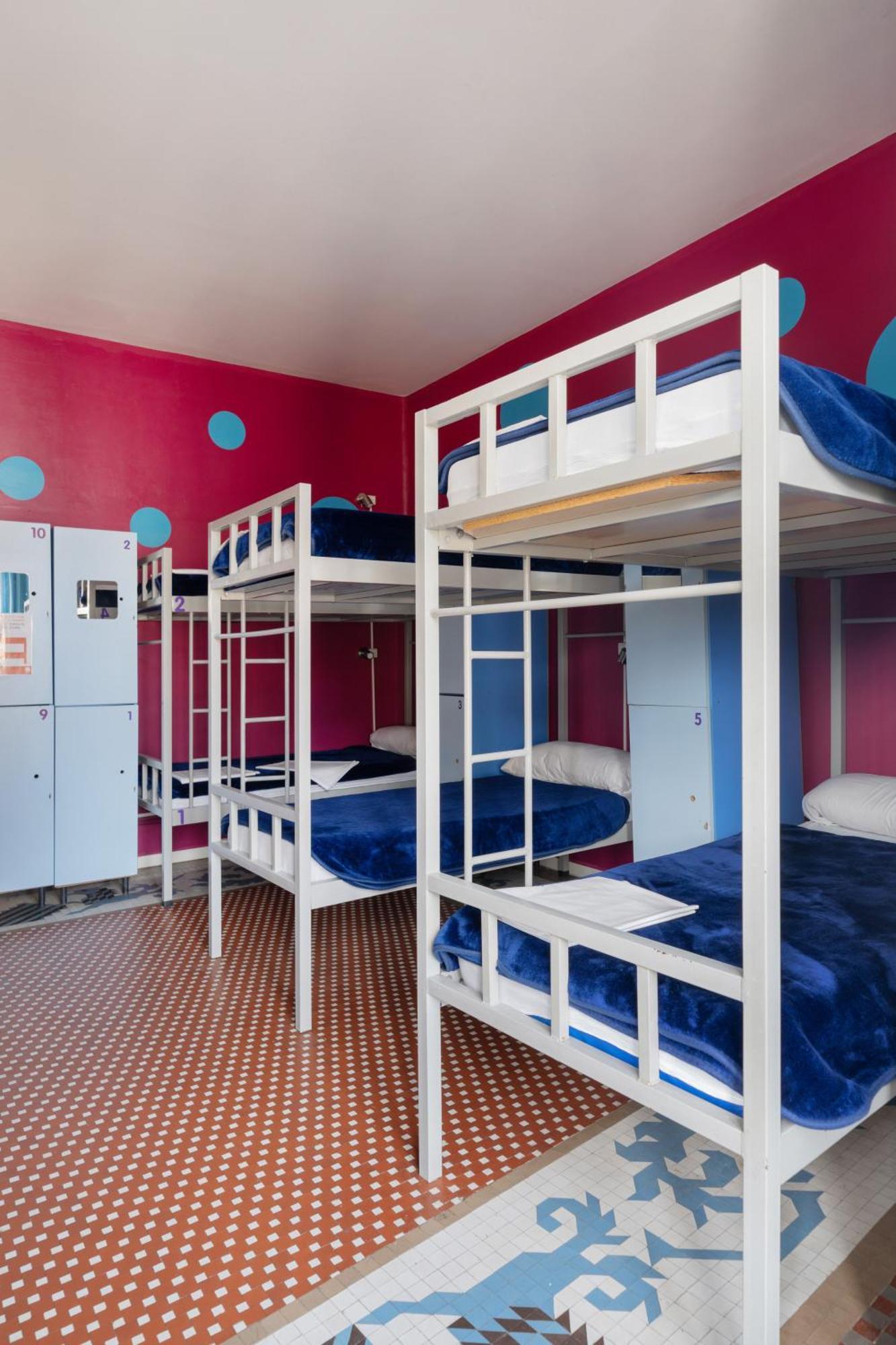 Single Bed 10-Bed Dormitory Room