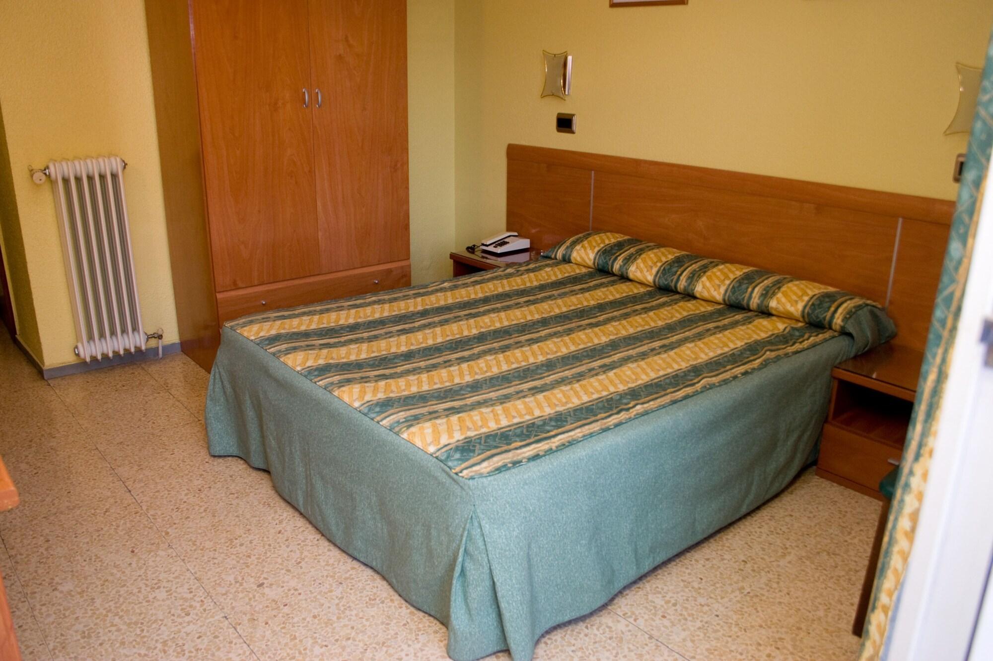 Double or Twin Room,396818106:JPEG