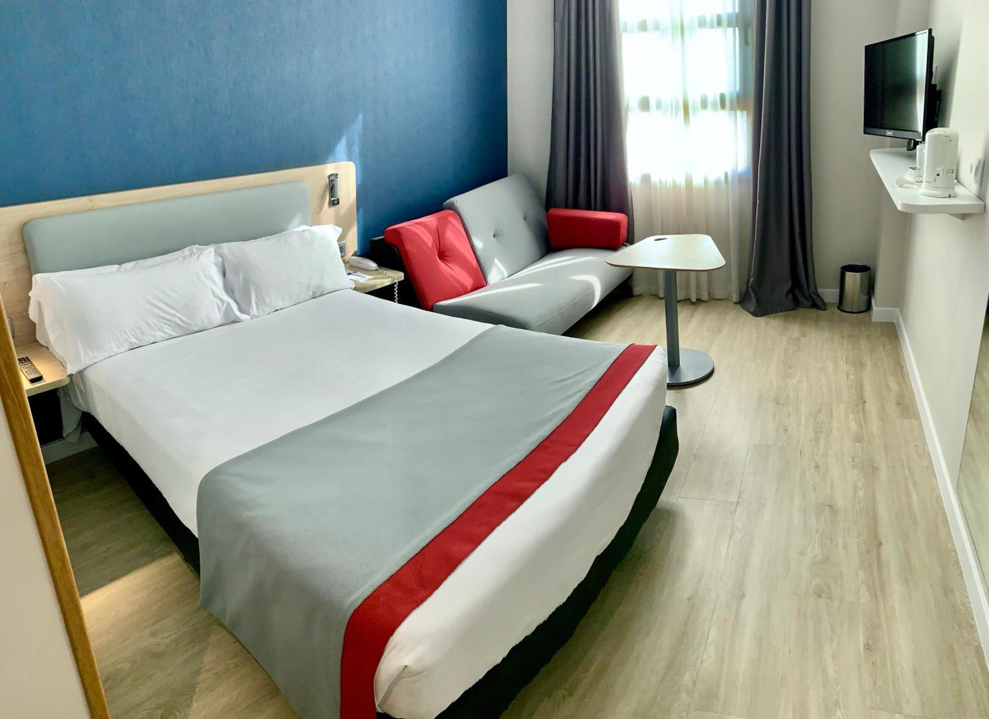 Quarto Duplo Standard com Sofá-cama