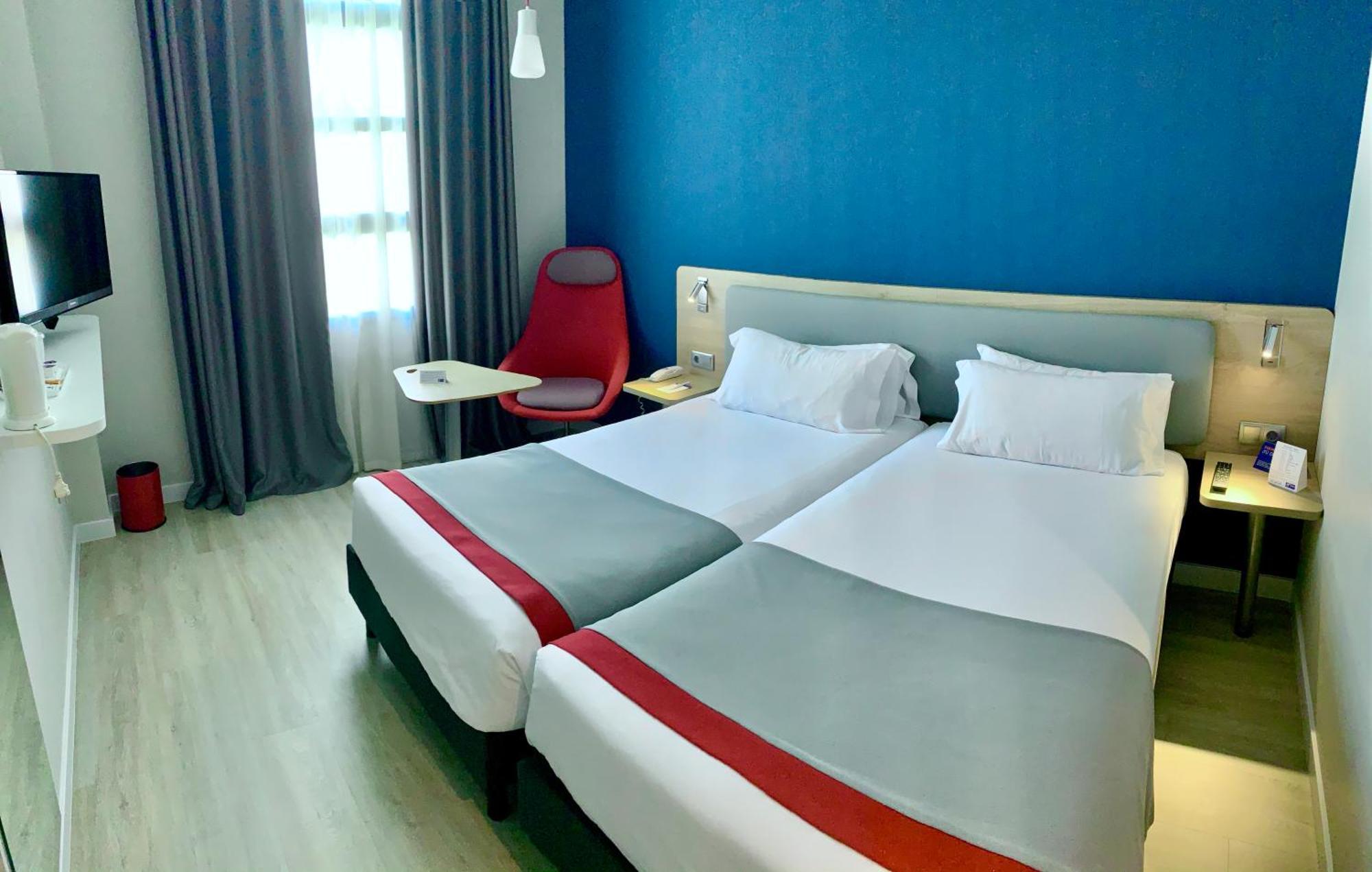 Quarto Standard com 2 Camas de Solteiro - Café da Manhã Gratuito