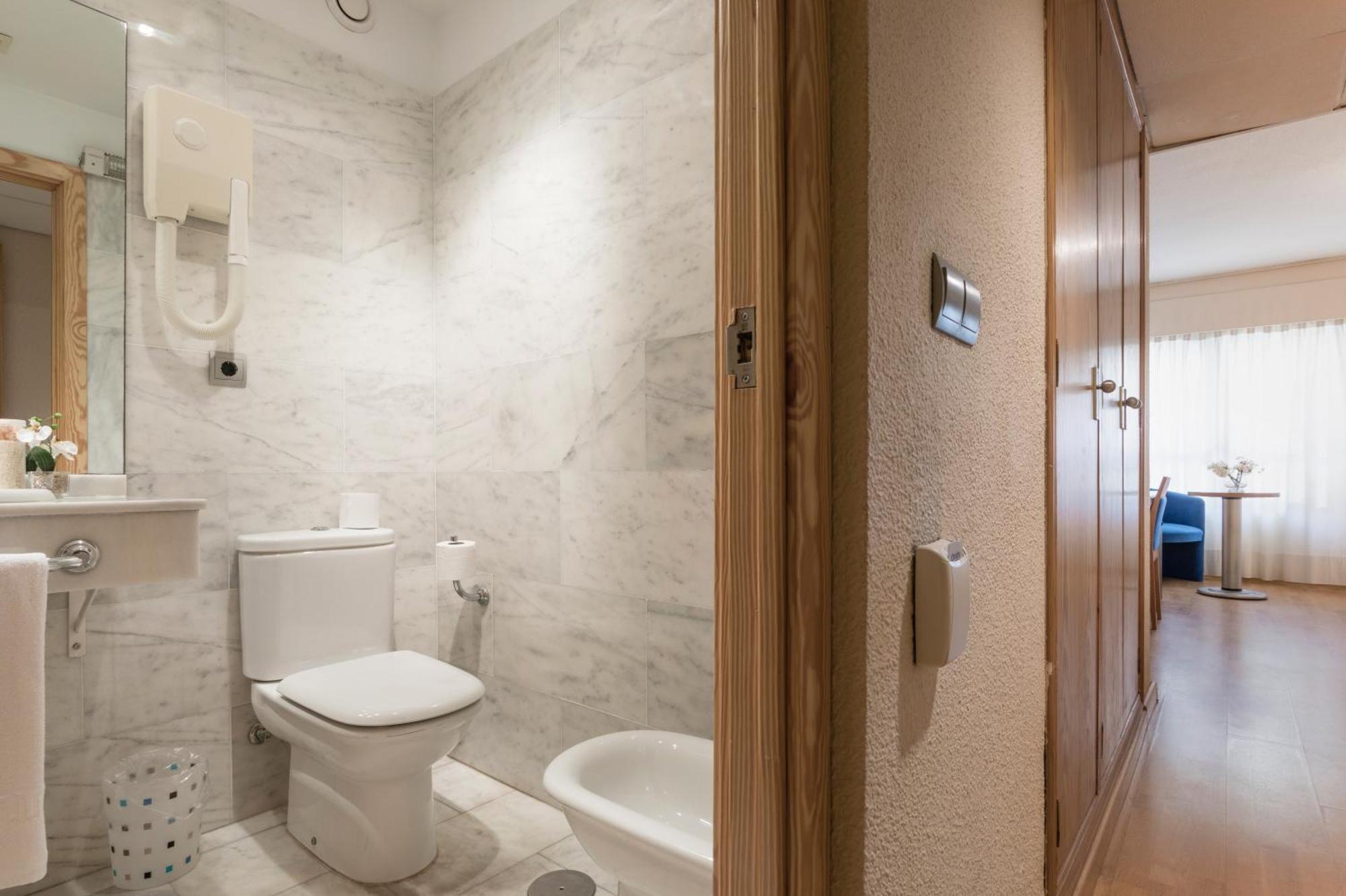 Double or Twin Room,1272975931:JPEG