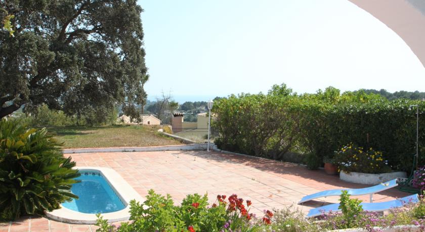 Three-Bedroom House,135082422:JPEG