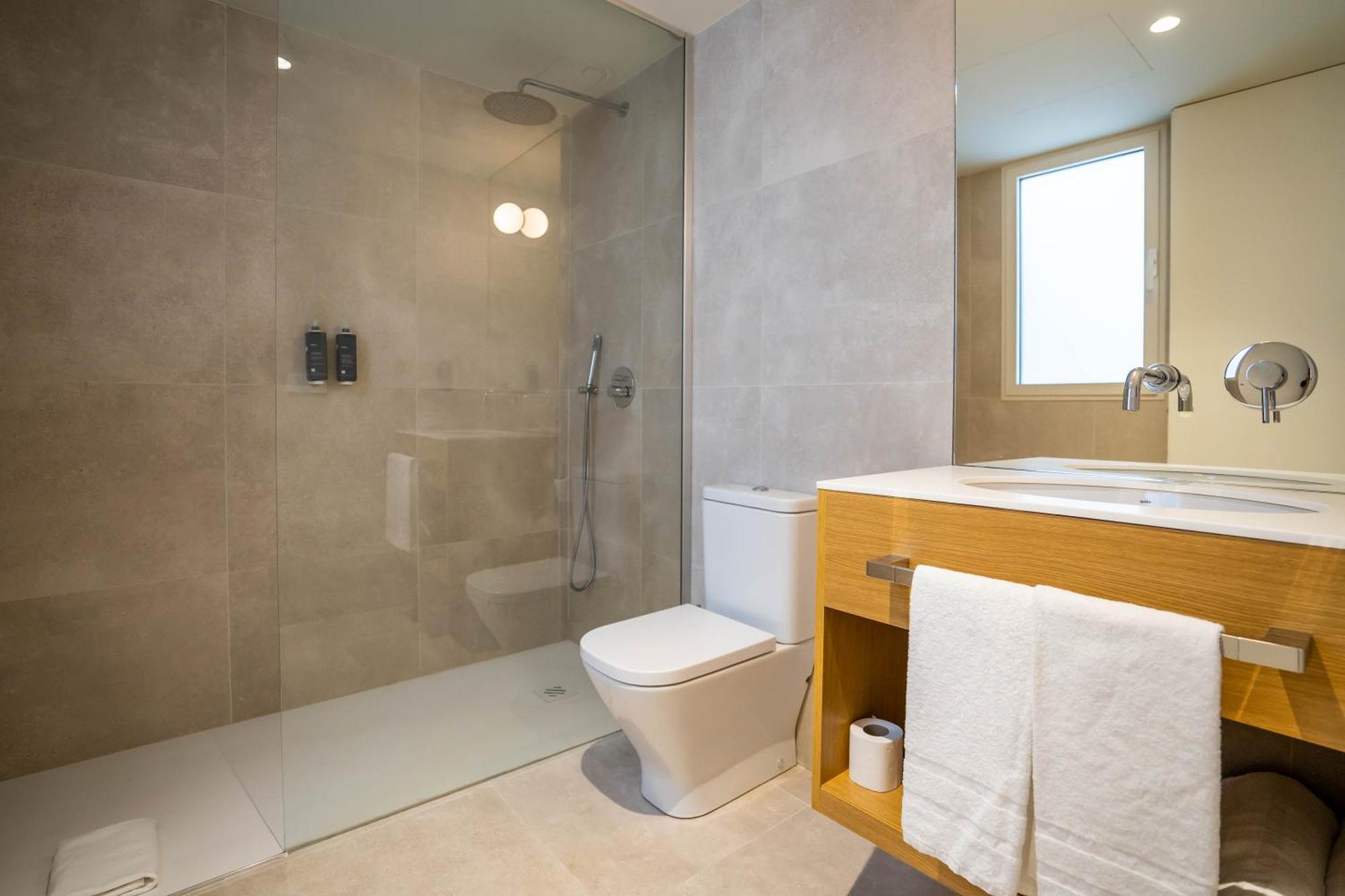 Twin Room,1337414546:JPEG