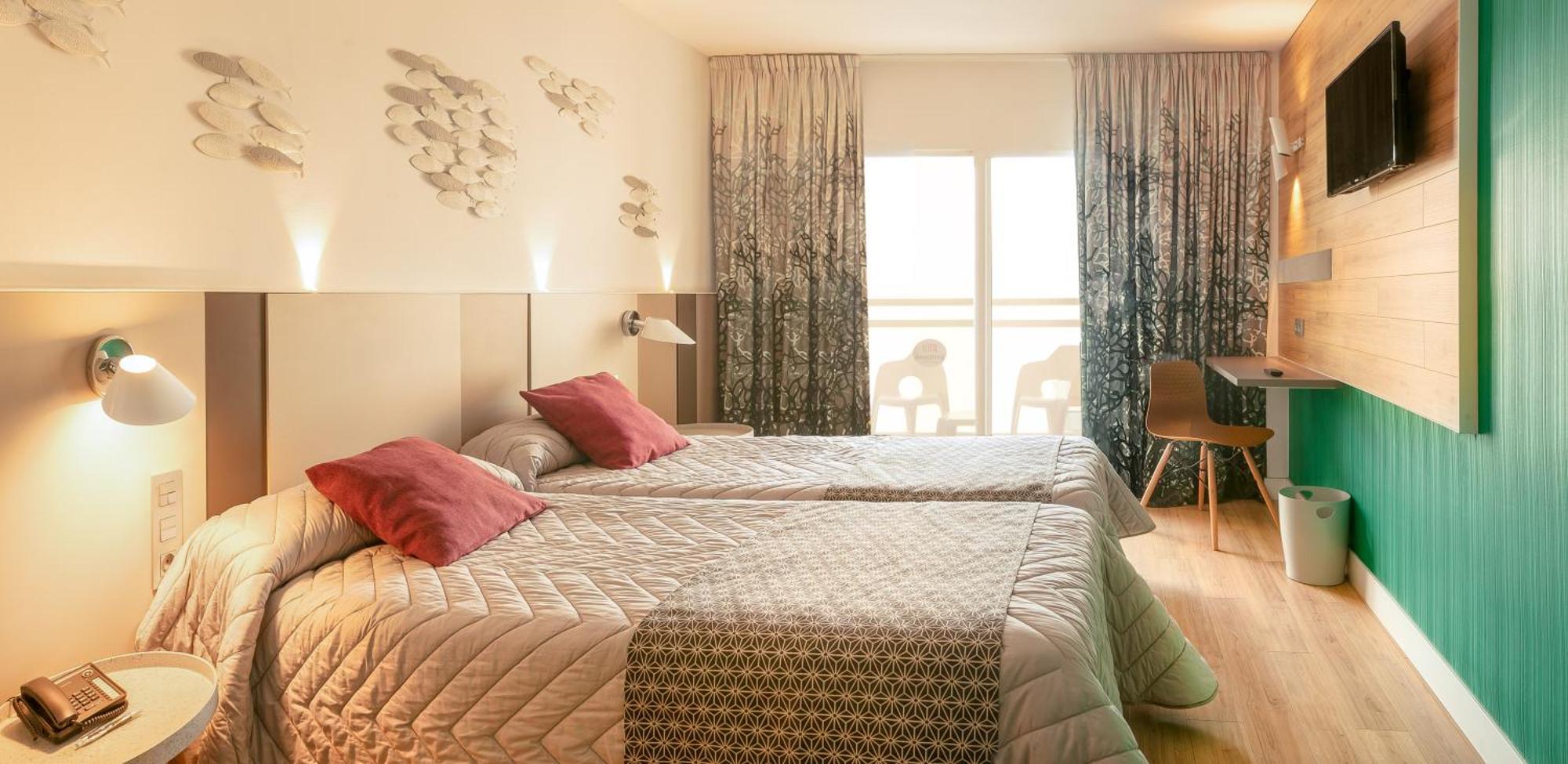Chambre Double Supérieure (2 Adultes)