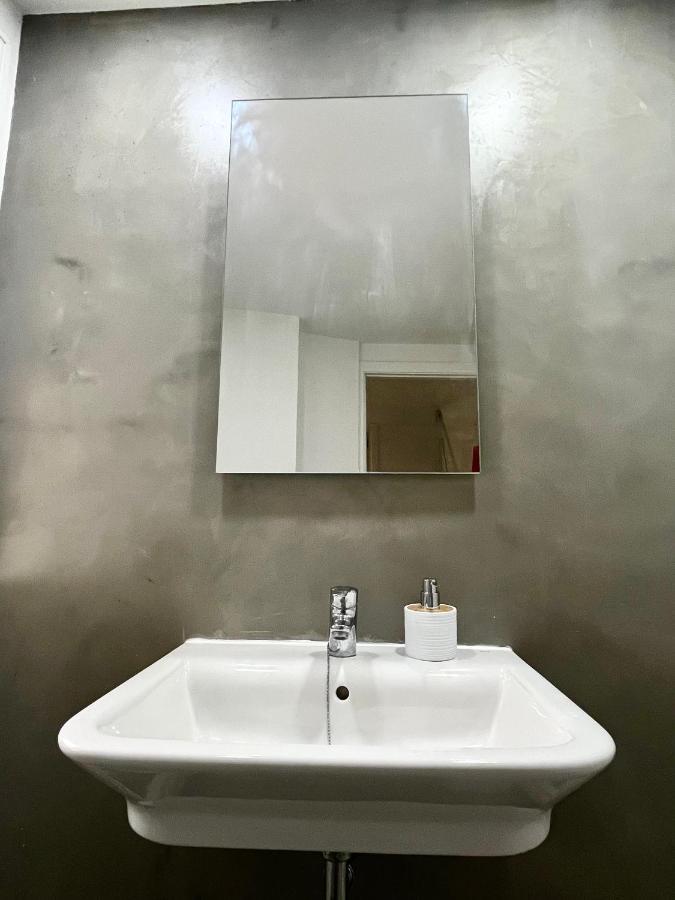 Single Room,1313535127:JPEG