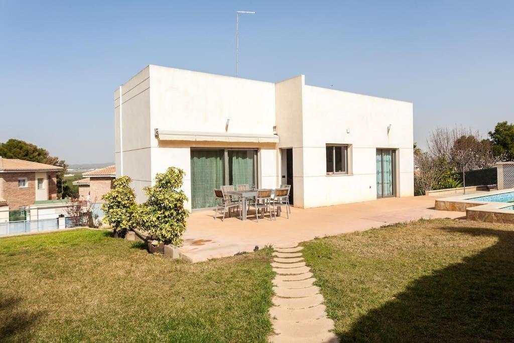 Three-Bedroom House,1771685717:JPEG