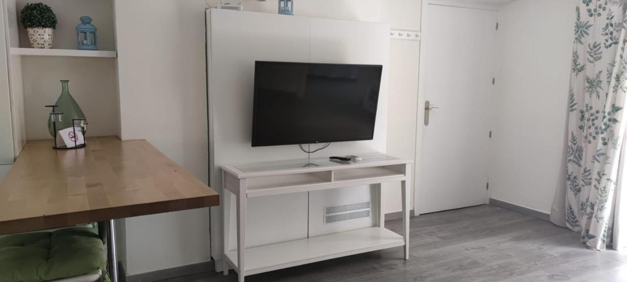 One-Bedroom Apartment Terrace,1380318125:JPEG