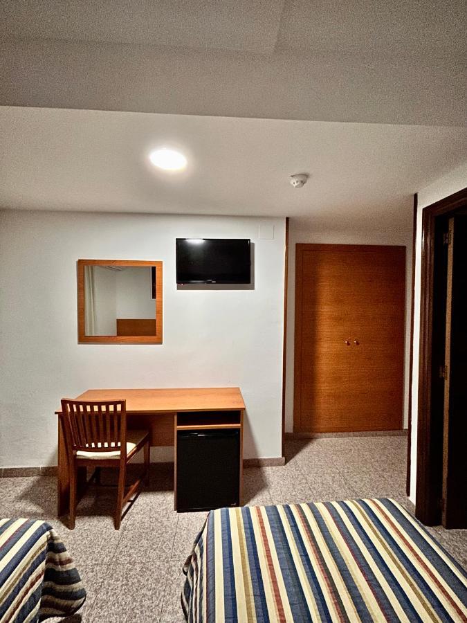 Single Room,1545305932:JPEG
