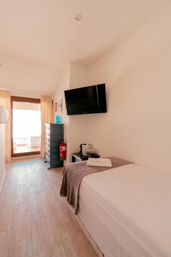 Budget Single Room,1558564213:JPEG