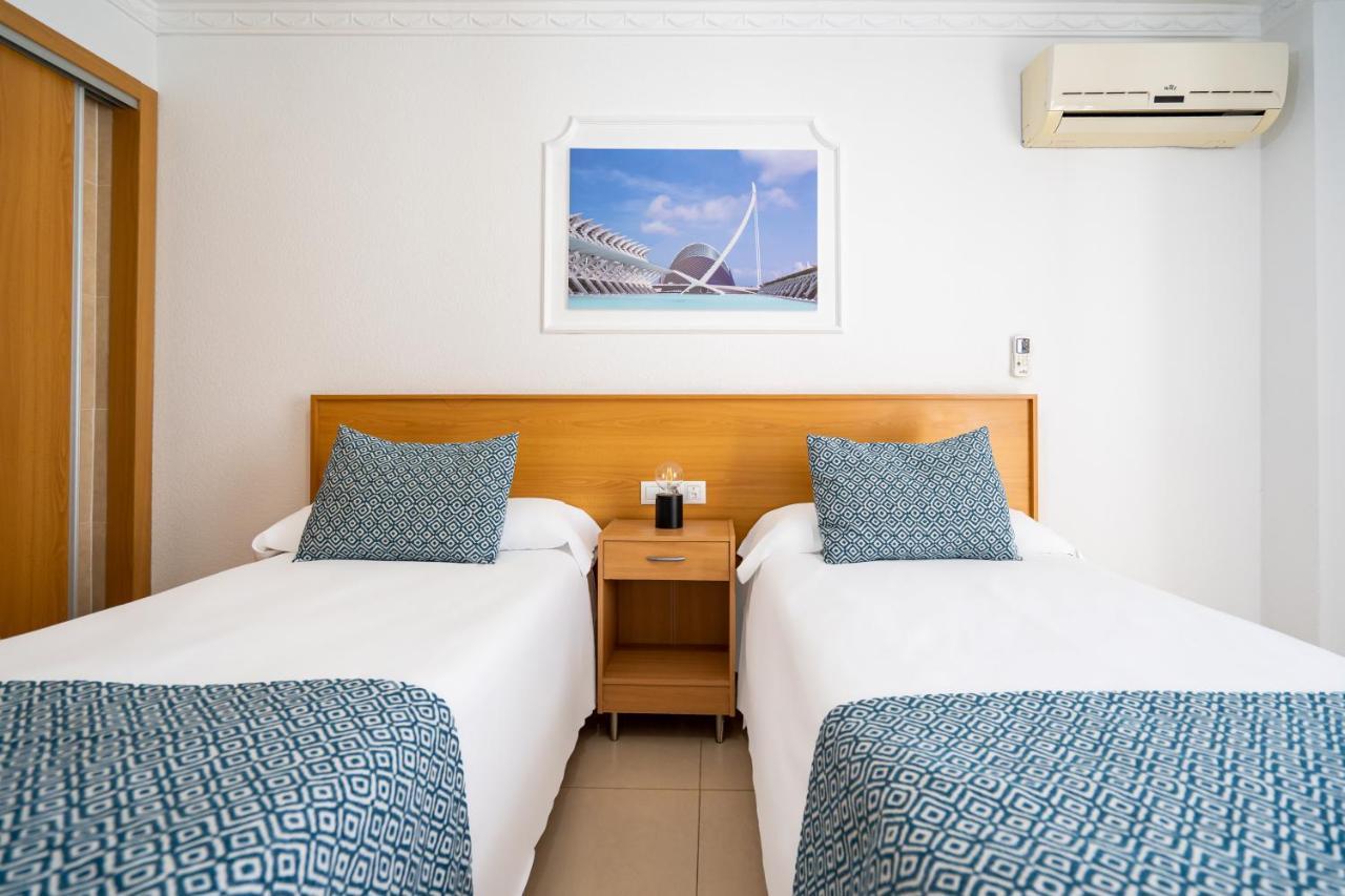 Quarto com Cama de Casal ou 2 de Solteiro
