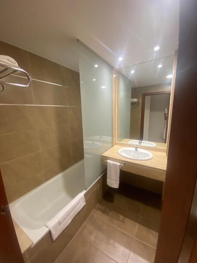 Twin Room,1467205376:JPEG