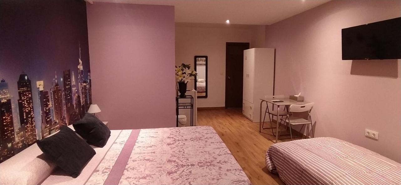Quadruple Room with Private Bathroom