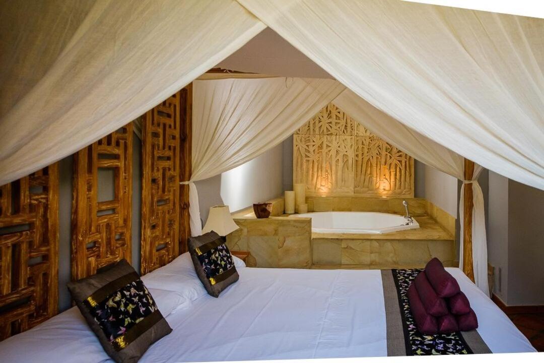 King Suite Spa Bath