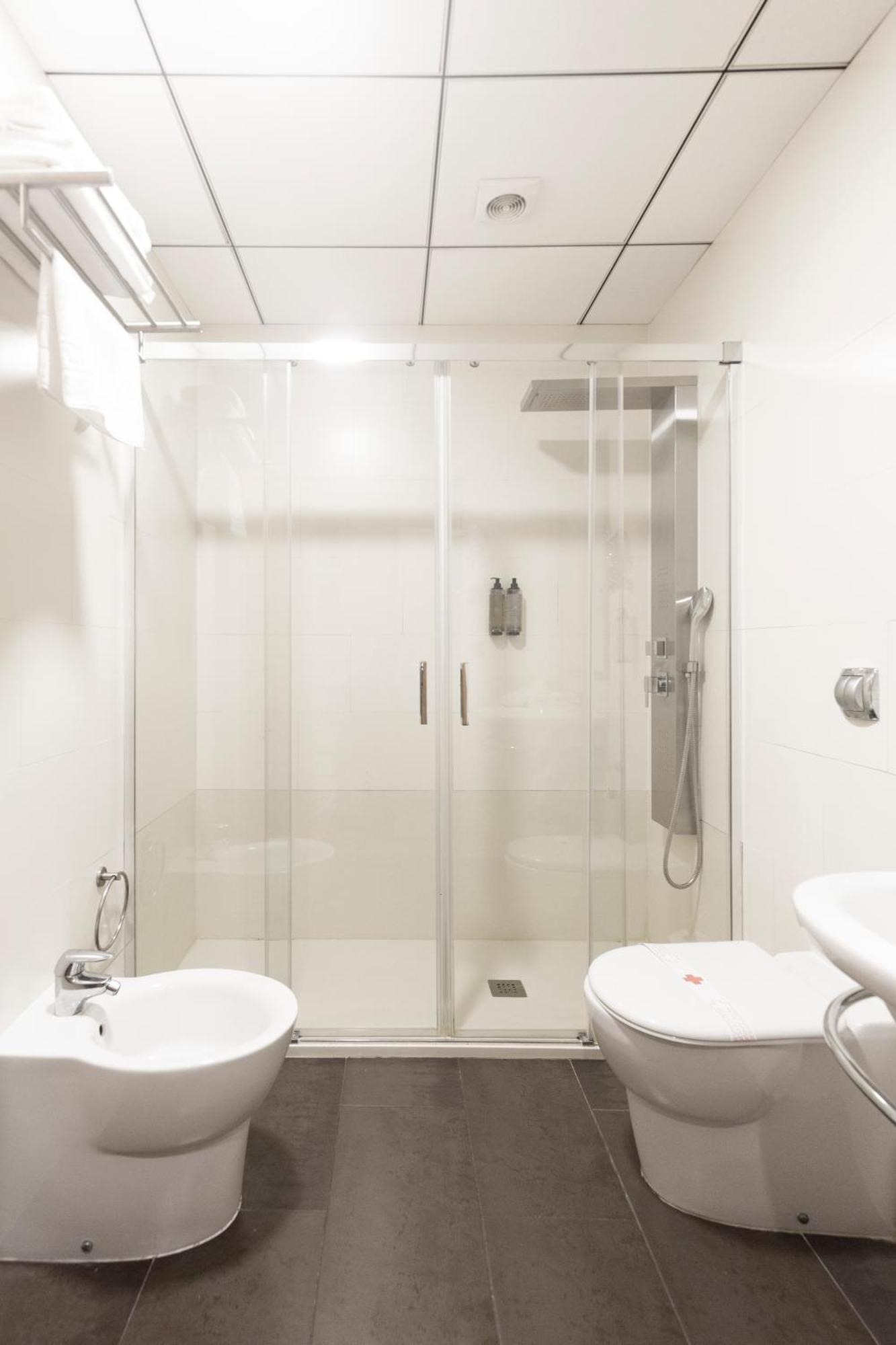 Twin Room with Extra Bed (2 Adults + 1 Child)