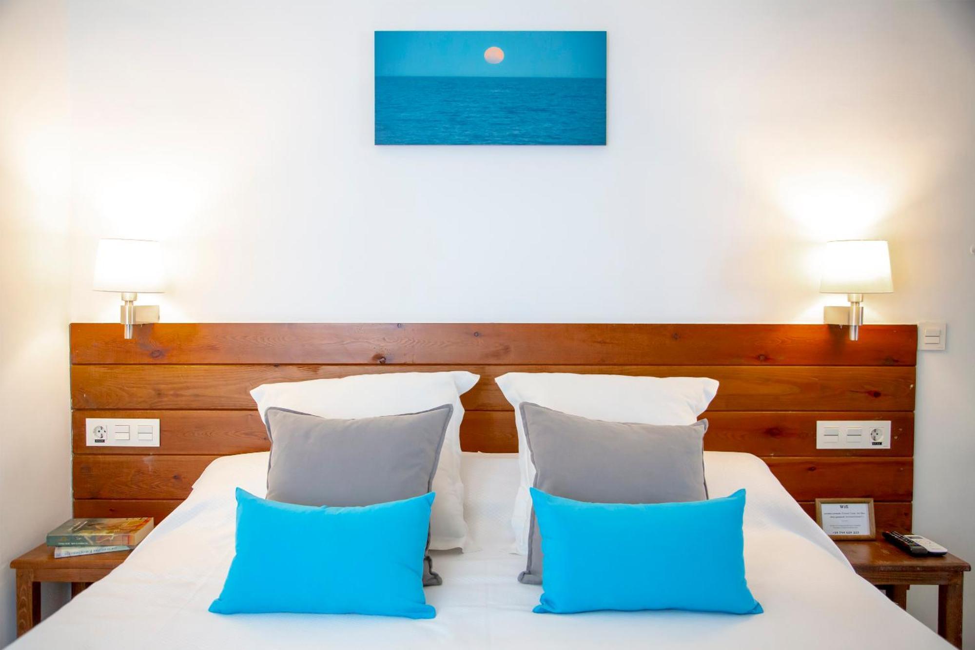 Standard Double or Twin Room,1013201689:JPEG
