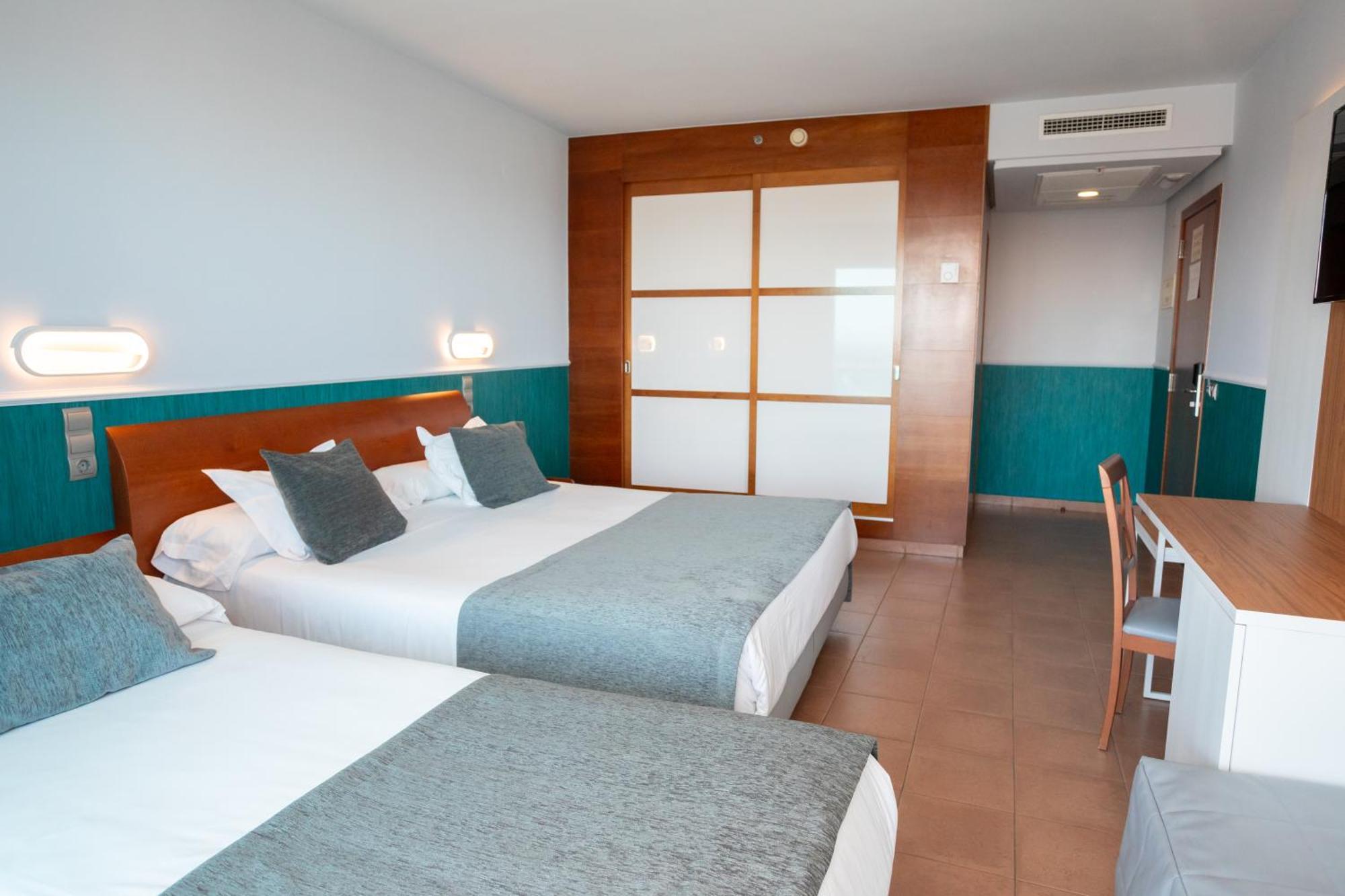 Chambre Lits Jumeaux (2 Adultes + 1 Enfant)