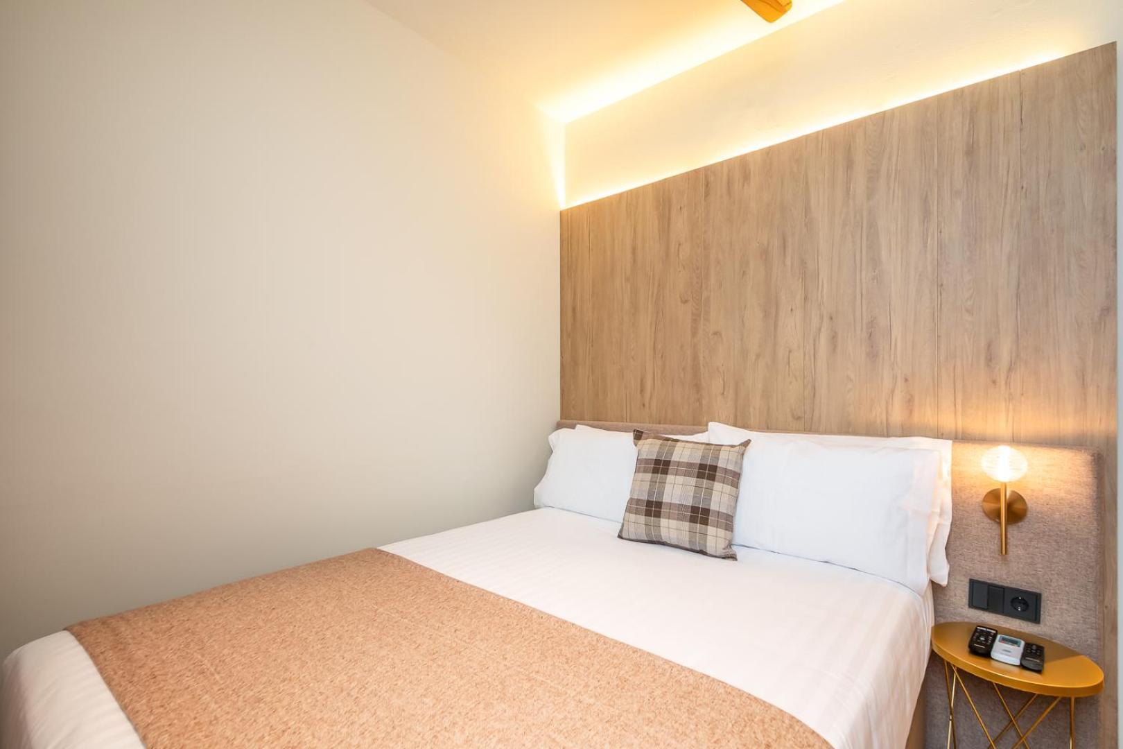 Small Double Room,1563301984:JPEG