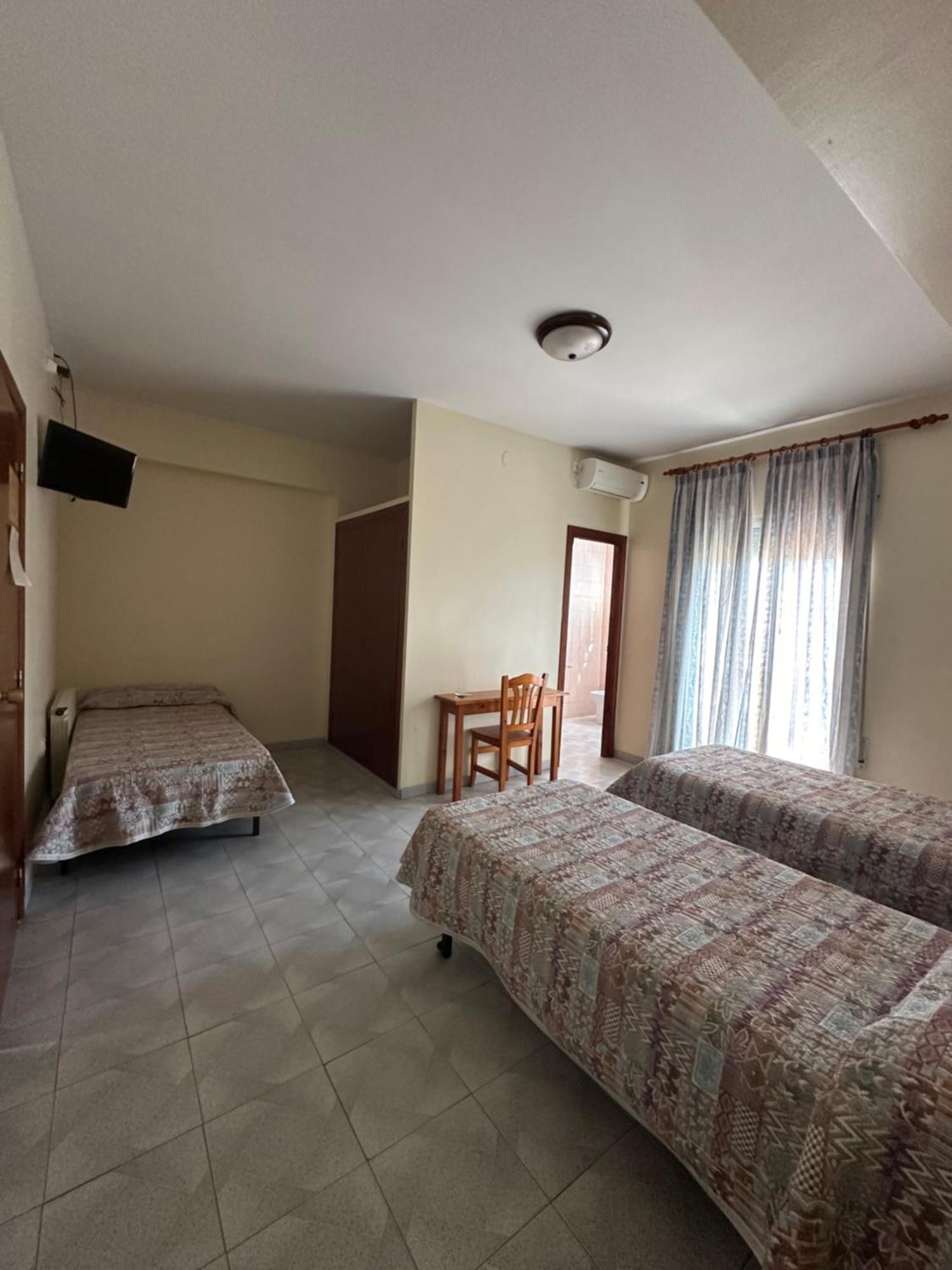 Triple Room,1593848289:JPEG