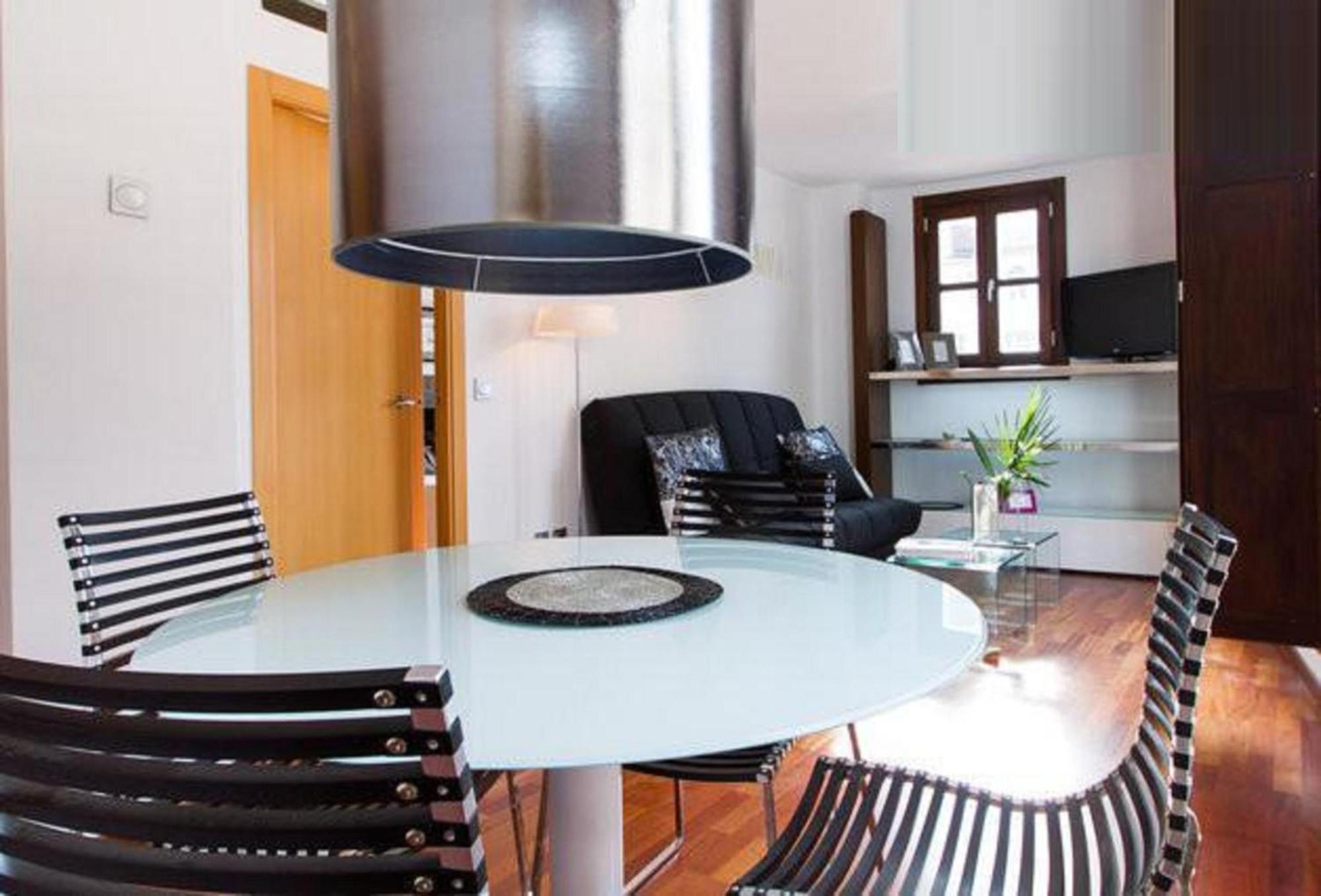 One-Bedroom Attic Apartment,1580678471:JPEG