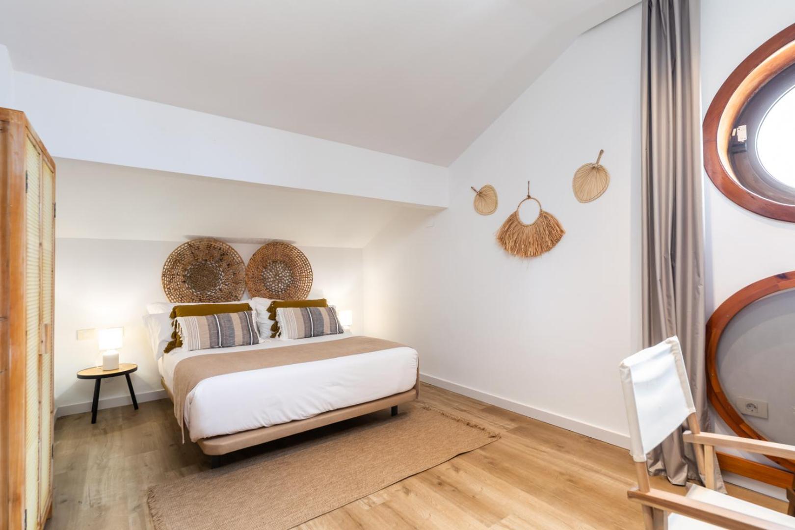 Small Double Room,1594101450:JPEG