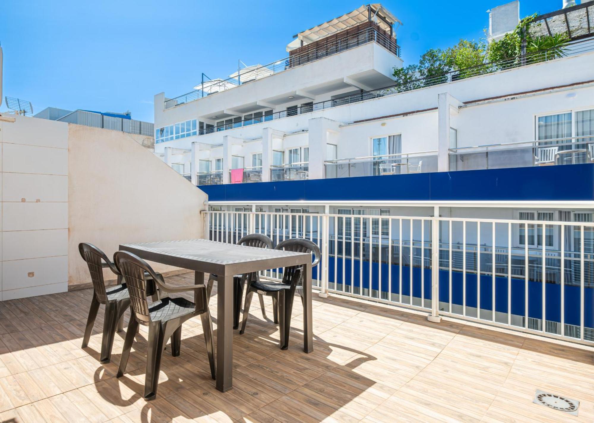 One-Bedroom Apartment Terrace,1588564349:JPEG