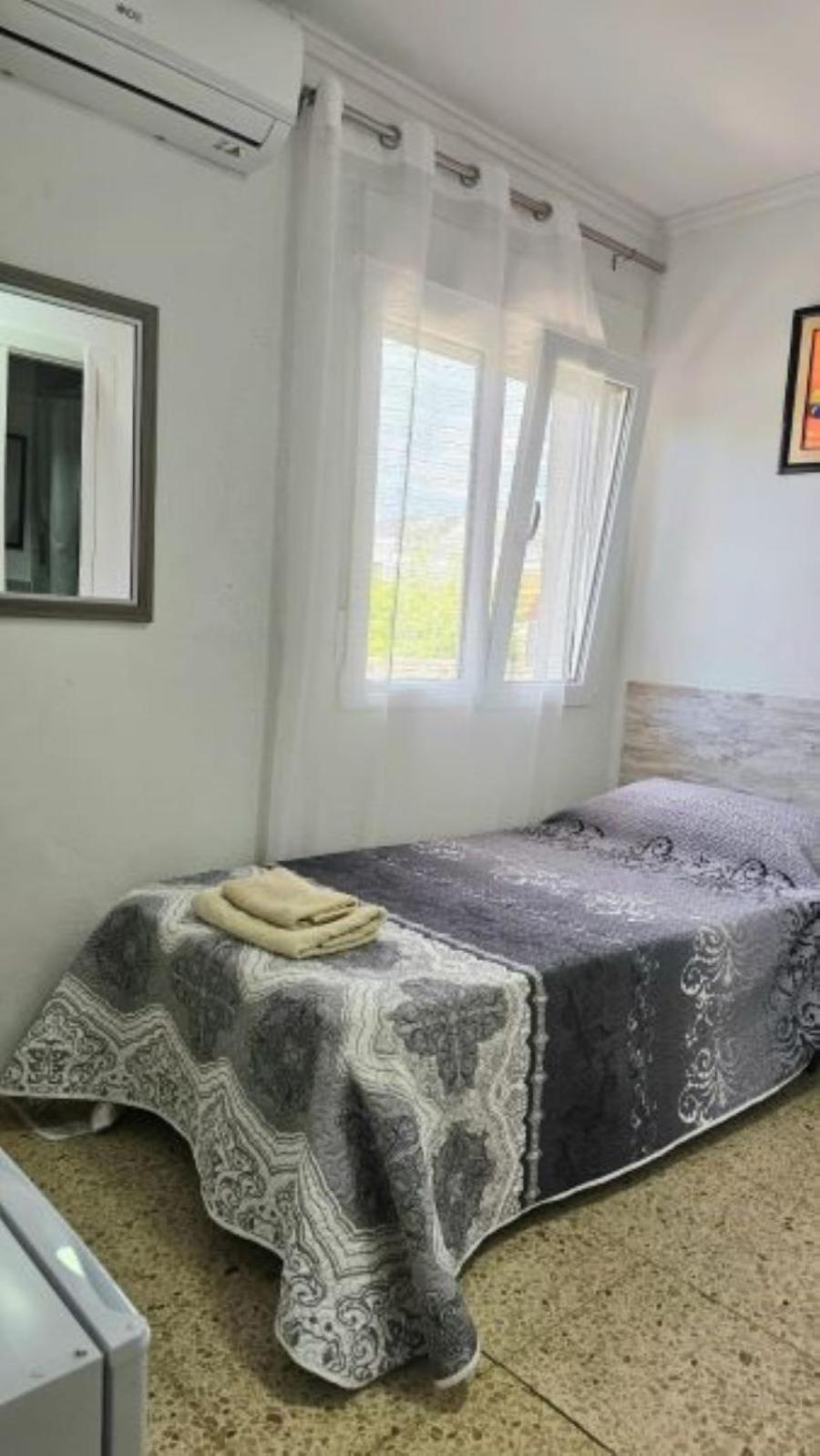 Small Single Room,1107366693:JPEG
