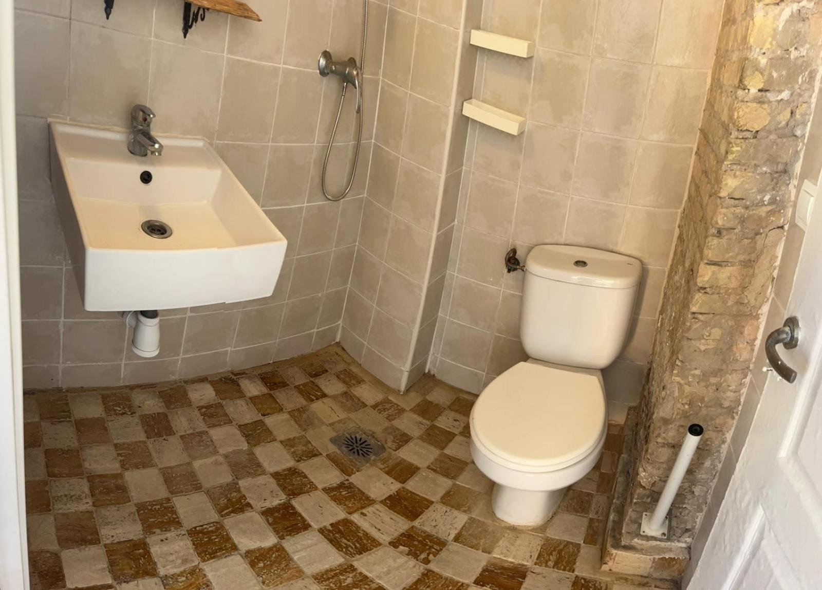 Double Room Private Bathroom,1593404349:JPEG
