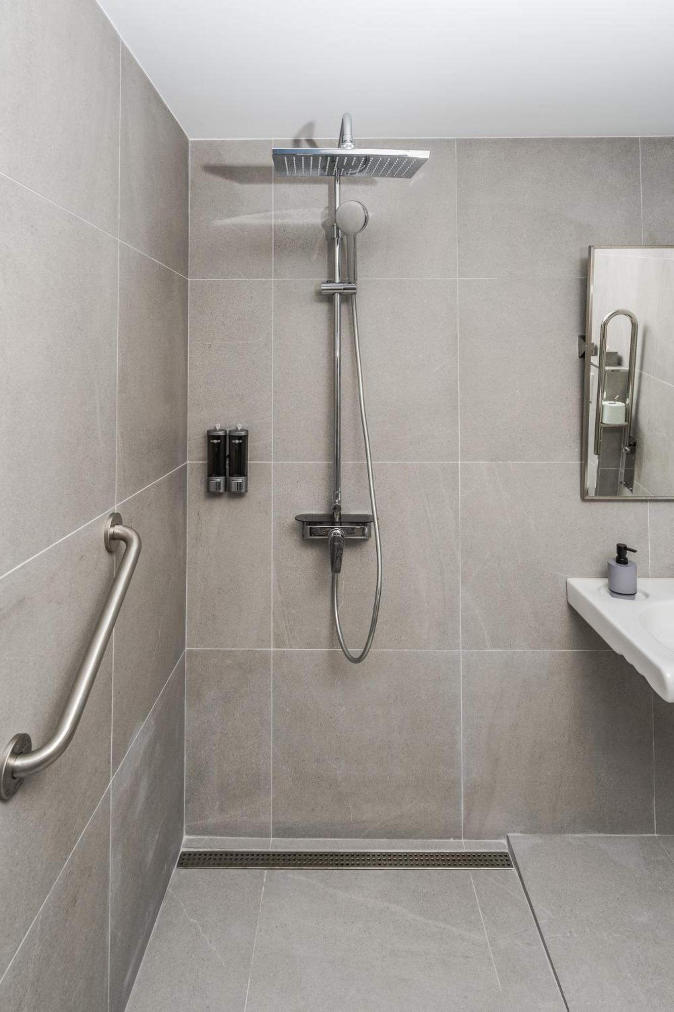 Double or Twin Room Disability Access,1598231826:JPEG