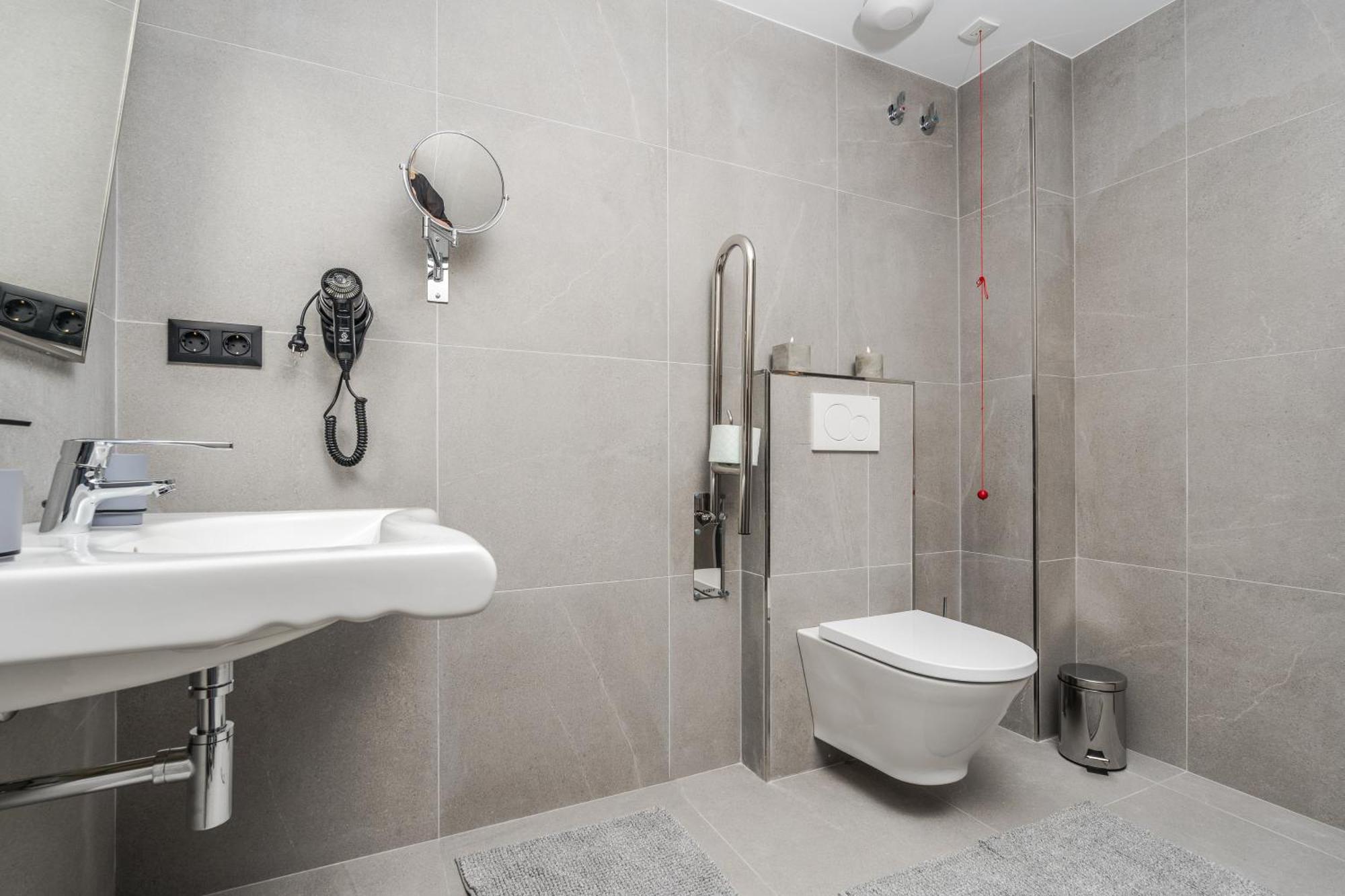 Double or Twin Room Disability Access,1598231853:JPEG