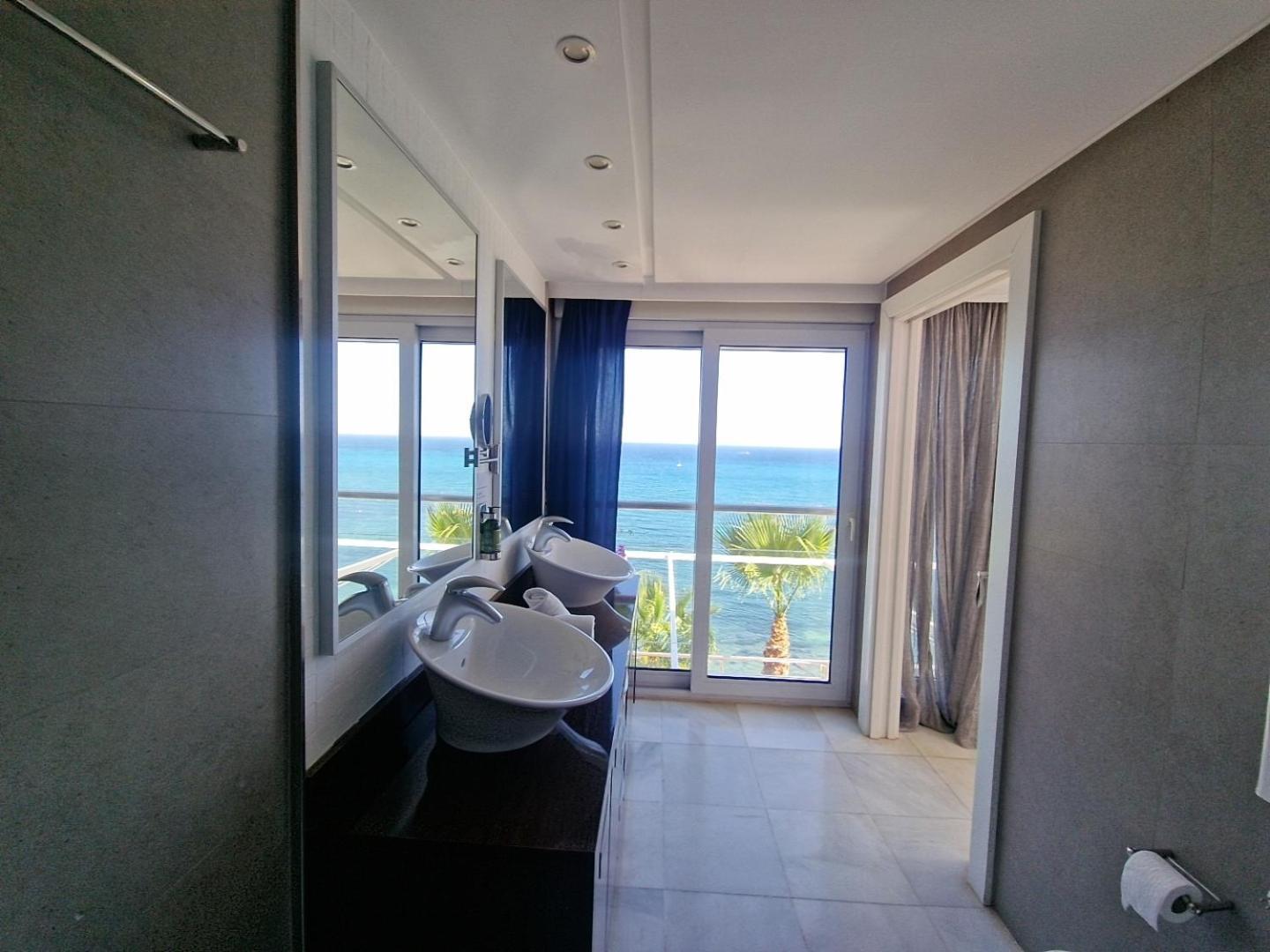One-Bedroom Apartment Sea View Balcony,1600175786:JPEG