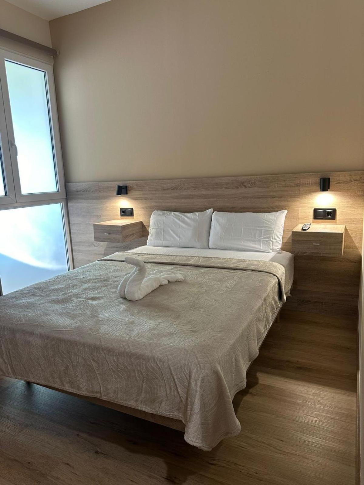 Deluxe Queen Room,1639087597:JPEG