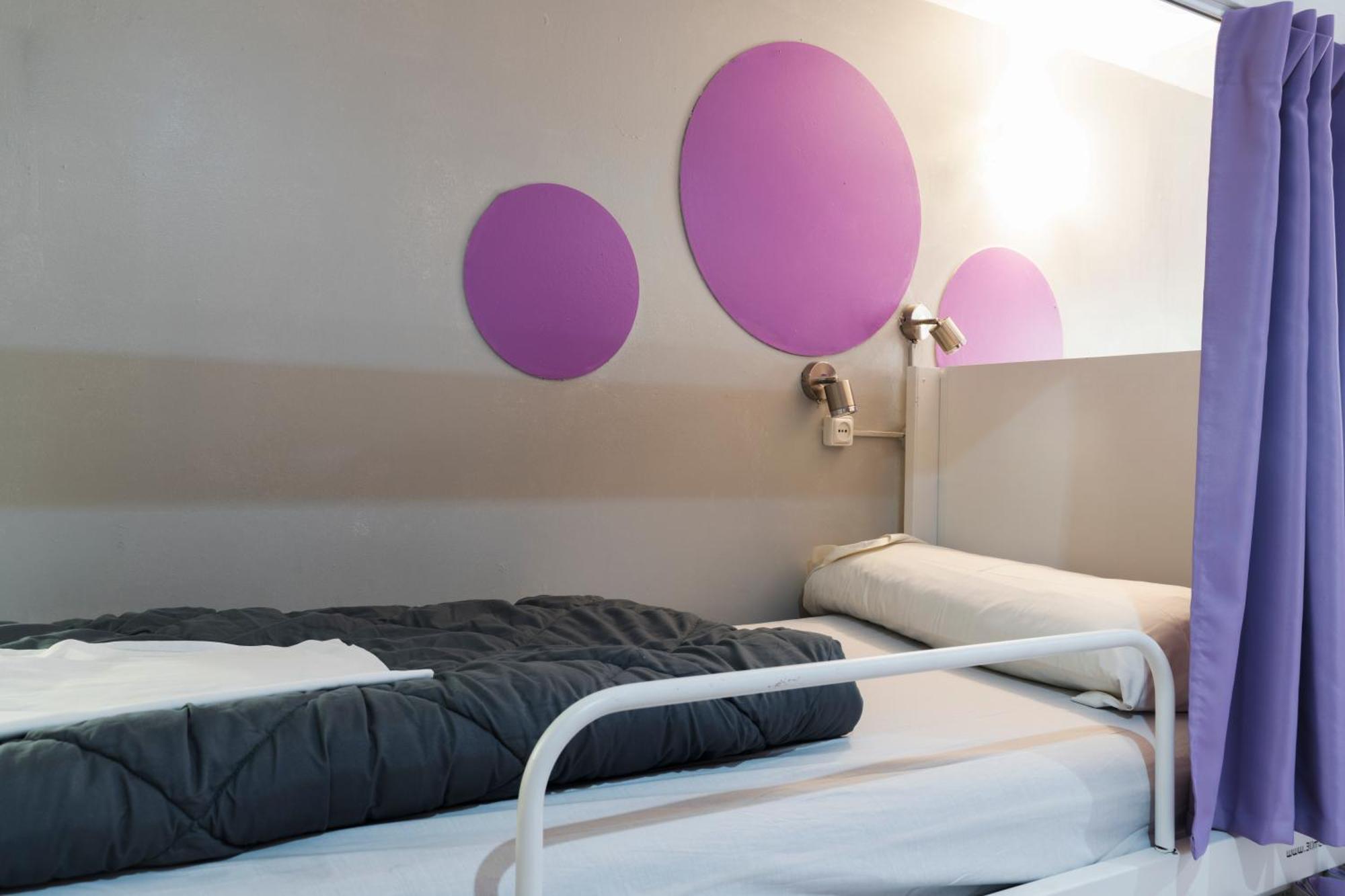 1 Bed an 8-Bed Mixed Dorm