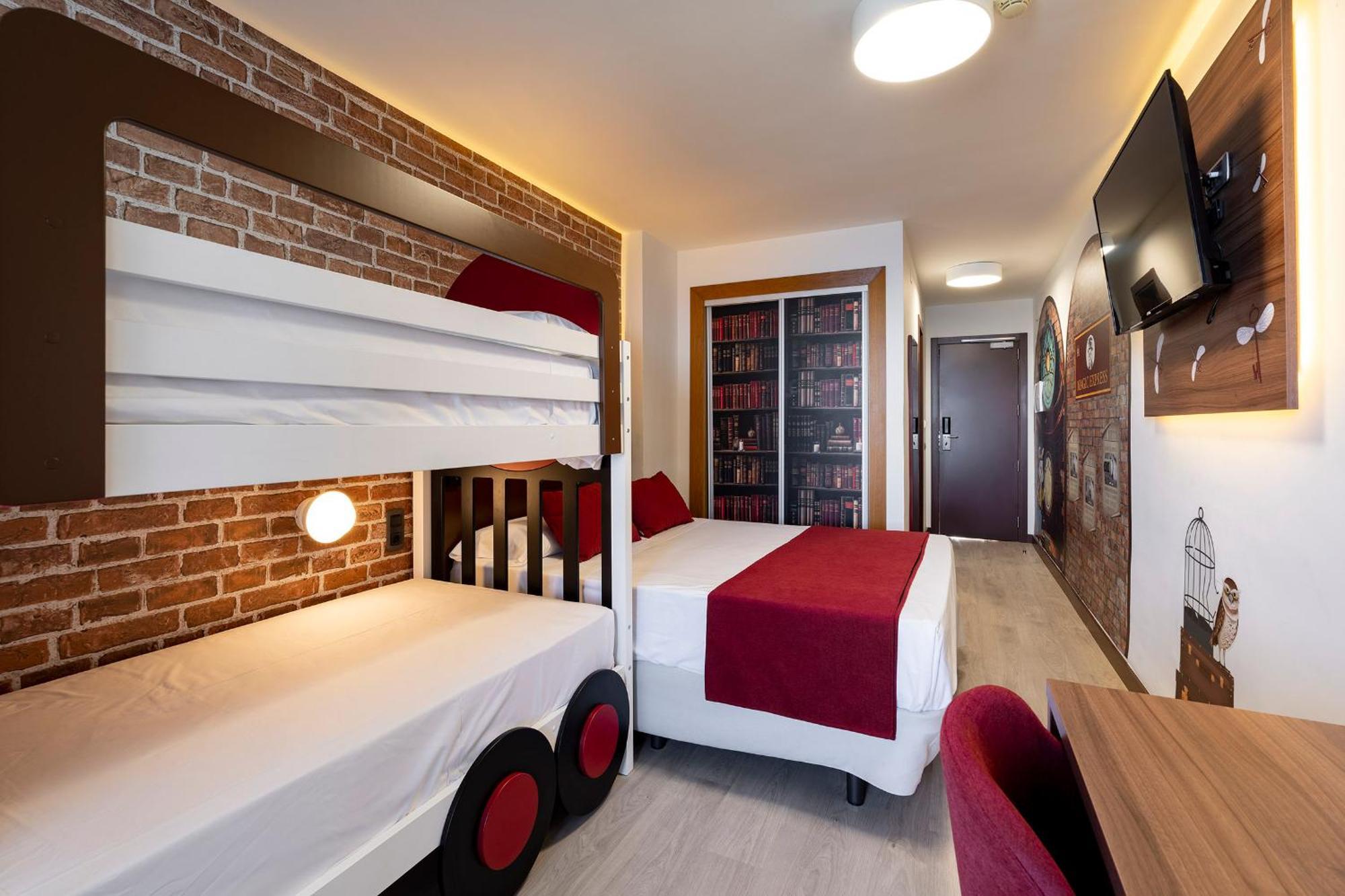 Deluxe Quadruple Room,1619758284:JPEG