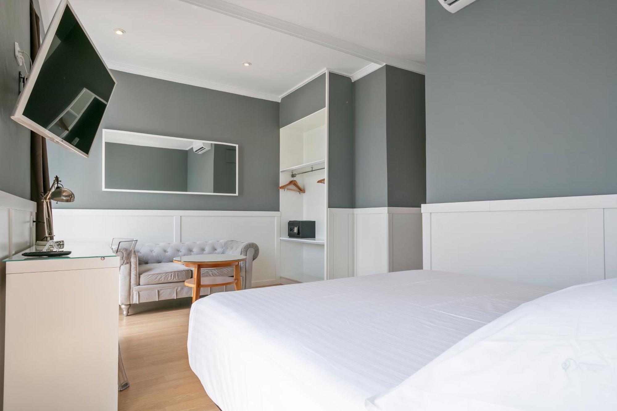 Superior Double Room with View to the Square,1631544257:JPEG