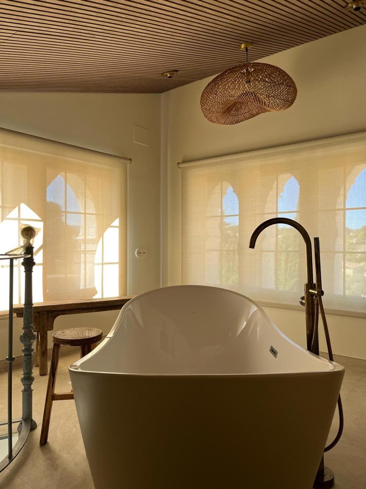 Deluxe Double Room Bath,1637581852:JPEG