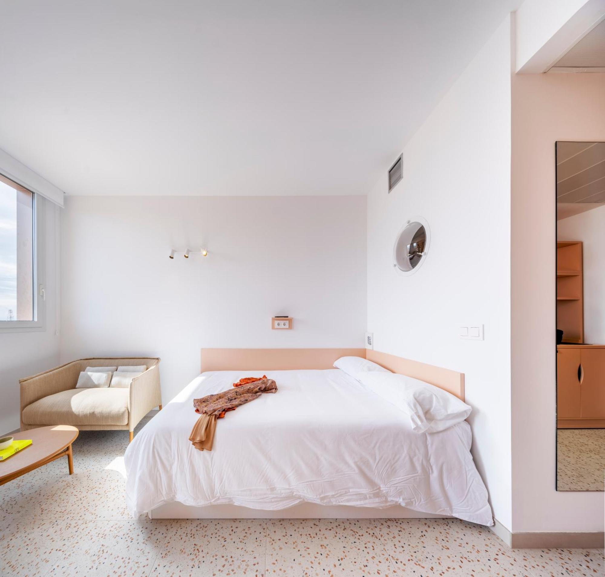 Large Single Room,1641292424:JPEG