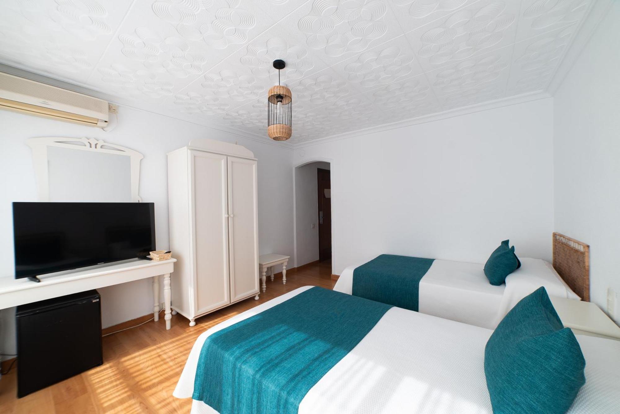 Twin Room,1641726940:JPEG